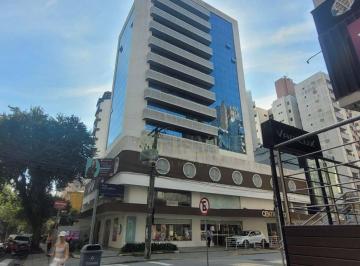 0c9acd63ceebb231fa8a381c6d5bb4e29fb1d548 · Andar Comercial no Centro de Florianópolis, esquina com a rua Trompowsky.