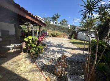 ad619e83a40d9aae08b953c6cdcff7542cdf3d7b · Casa com 3 quartos e vista Mar no bairro Agronômica, em Florianópolis.