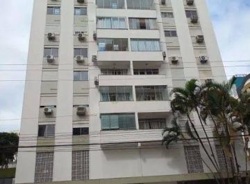 d79b573fcc374750b378d3344b0adc7d0a3d628b · Apartamento com 3 quartos no Centro de Florianópolis, próximo à Marina da Beira Mar Norte.