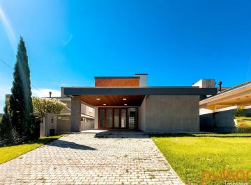 Casa · 220m² · 4 Quartos · 4 Vagas · Casa em Condomínio Fechado com 4 suítes a venda na Cachoeira do Bom Jesus.