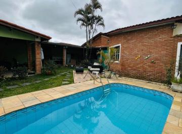 Casa · 261m² · 4 Quartos · 3 Vagas · Casa Padrão em Jacareí