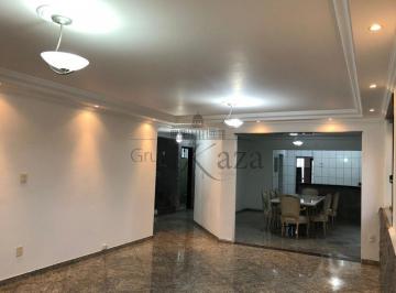 Casa · 390m² · 4 Quartos · 4 Vagas · Casa Comercial - Residencial - Vila Resende - Caçapava - 345m² - Aceita Permuta.