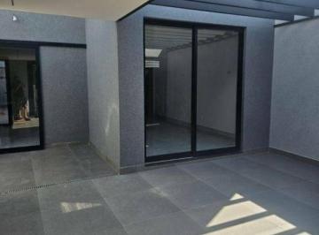 3861ae60908ea77db7163b25740c1b5daeffd2cd · Casa Moderna no Jussara: Sol da Manhã, Pé-Direito Alto e Suíte com Closet