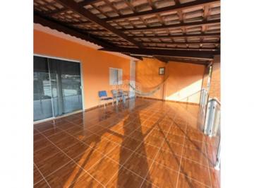 Casa · 228m² · 3 Quartos · 2 Vagas · Oportunidade: Casa com Piscina e ótima localização