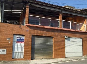Casa · 228m² · 3 Quartos · 2 Vagas · Oportunidade: Casa com Piscina e ótima localização