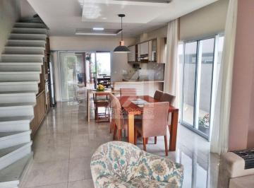 Casa de 2 quartos, Florianópolis · Casa Geminada com 2 Suítes, 2 vagas de garagem e Churrasqueira nos Carianos, Florianópolis