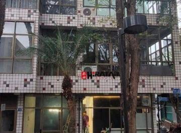 2a38fcab0866fd94fe727a3996edf501dba7d601 · Sobrado triplex comercial para venda, 208 m2 em Centro Comercial em Alphaville.