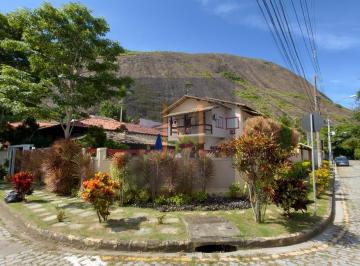 Foto 01 · Casa Exclusiva à Venda em Itacoatiara, Niterói-RJ: 3 Quartos, 1 Suíte, 3 Salas, 5 Banheiros, 350m². 