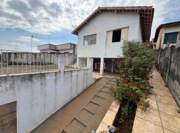Foto 17 · Casa com muito potencial: 03 quartos, sala, 02 banheiros, 4 vagas de garagem e jardim