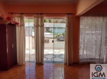 Foto 01 · Imperdível! Casa à venda em Poços de Caldas-MG, Bairro Dom Bosco, 2 quartos, 1 suíte, 2 salas, 3 ban