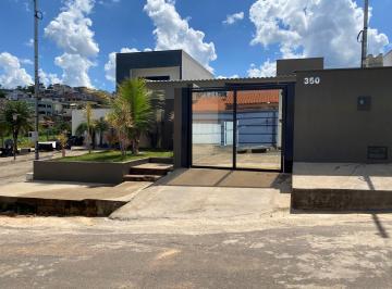 FACHADA · Imóvel Espaçoso , Acabamento Refinado, Lugar tranquilo e Próximo de tudo!!