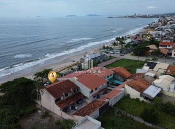 Casa · 231m² · 3 Quartos · 2 Vagas · Sobrado com 03 Dormitórios (Sendo 01 Suíte), Semi Mobiliado e Frente Mar