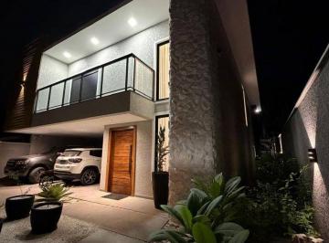 Casa · 260m² · 5 Quartos · 2 Vagas · Sobrado de alto pradrão com móveis planejados, piscina, 05 dormitórios e espaço para academia em Ita