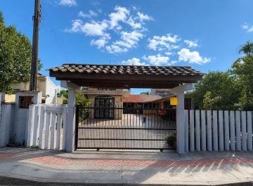 Casa · 214m² · 5 Quartos · 2 Vagas · Sobrado + Casa no Balneário Jardim da Barra Á 450 Metros da Praia em Itapoá-Sc