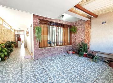 Casa · 200m² · 3 Quartos · 2 Vagas · Casa à venda no Parque Jabaquara, 3 quartos, 2 vagas de garagem.