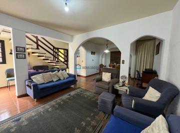 Casa · 150m² · 3 Quartos · 3 Vagas · Casa com quintal e varandas, 150m², 3 dormitórios, na Vila Santa Catarina.