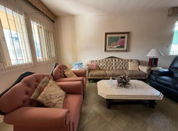 Casa · 417m² · 3 Quartos · 4 Vagas · CASA COM 3 SUÍTES + 4 VAGAS E VIABILIDADE COMERCIAL EM CAPOEIRAS!