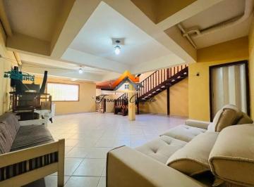 Casa · 218m² · 4 Quartos · 3 Vagas · Casa Geminada Barro Santa Amélia