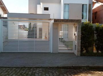 Casa · 240m² · 4 Quartos · 2 Vagas · sobrado alto padrão a venda em Balneário Piçarras Sc