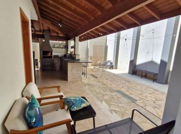 Casa · 218m² · 3 Quartos · 4 Vagas · Sobrado Amplo em Condomínio Completo – Pronto para Morar!