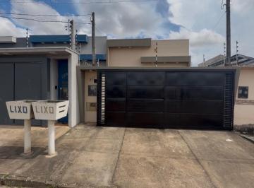 Casa de 3 quartos, Ji-Paraná · Casa espaçosa com 3 quartos 3 suítes é excelente localização