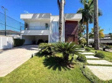 Casa · 6 Quartos · 4 Vagas · Villa Guimarães: A Casa Perfeita para Reunir, Viver e Relaxar no Jardim Acapulco. - Guarujá.