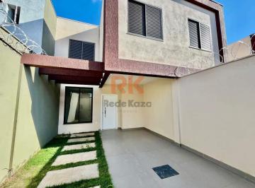 Casa · 127m² · 3 Quartos · 2 Vagas · Casa com 3 Quartos e 3 banheiros à Venda, 127 m² por R$ 890.000