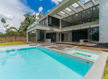 Casa · 630m² · 5 Quartos · 5 Vagas · Casa Contemporânea em Condomínio, 04 Suítes, 05 Vagas, Piscina Aquecida, Santa Felicidade, Curitiba.