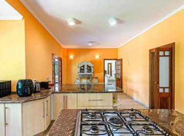 a6e417f7-bb07-4e97-acbd-8c0cac7d02f4 · Casa no condomínio Morada dos Lagos para venda com 4 quartos, sendo 4 suítes, 365m²