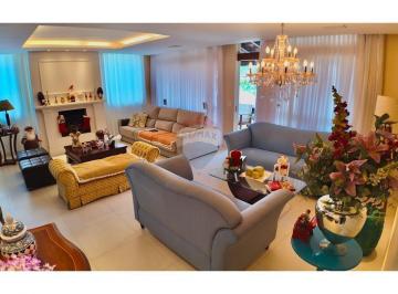 Casa · 610m² · 5 Quartos · 8 Vagas · Mansão no Jardim Botânico: Condomínio Village Alvorada 1