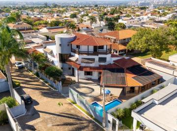 Casa · 1030m² · 5 Quartos · 15 Vagas · Mansão de Alto Padrão com 5 Quartos, 4 Suítes, Adega, Piscina Aquecida e Garagem para 10 Carros