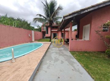 2680be5dc7f9dd52f6168a4fe6920b080502cad2 · Casa estilo edicula com 3 dormitórios sendo 1 suite e piscina a 900 metros do mar no bairro Três Mar