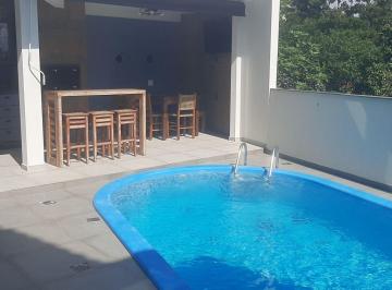 3de014016925c2aaa0c000464c7206ecbec15c98 · Casa com piscina e 3 dormitórios no bairro Agronômica, em Florianópolis.