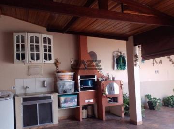 Casa · 164m² · 3 Quartos · 2 Vagas · Casa Térrea com 3 Dormitórios, Suíte e Quintal Amplo no Centro de Jacareí