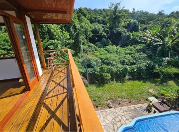 Casa · 100m² · 3 Quartos · 3 Vagas · Refúgio Moderno em Cocaia: Casa com Piscina e Jardim
