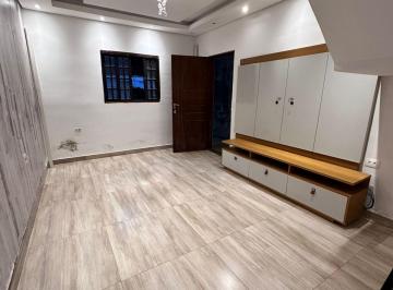 Casa · 205m² · 3 Quartos · 2 Vagas · Casa com 3 quartos à venda no Bairro Jardim Petropólis em Cotia com 205m² e 2 vagas de carro próximo
