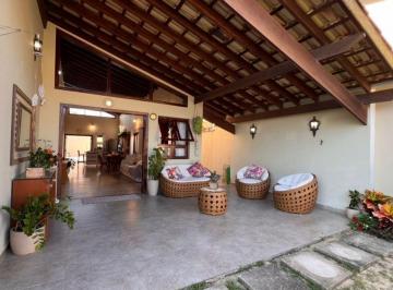 Casa de 3 quartos, Itanhaém · Casa à 100m do mar com 3 quartos e piscina em Itanhaém.