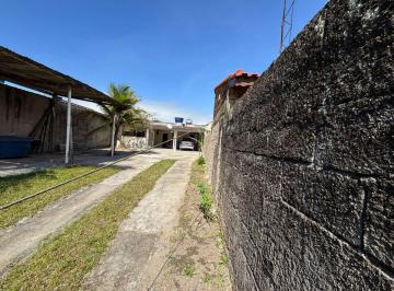 Casa de 1 quarto, Peruíbe · Casa com espaço para piscina em Peruíbe.