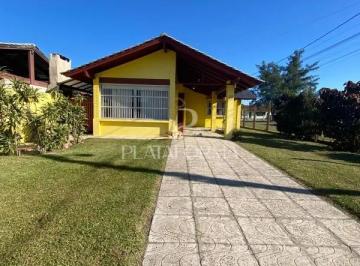 Casa de 3 quartos, Tramandaí · Oportunidade na Zona Nova: Casa de Esquina a 250m do Mar – 3 Dormitórios (1 Suíte)