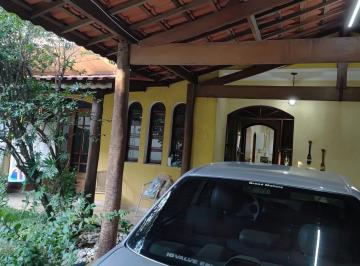 Casa · 300m² · 3 Quartos · 4 Vagas · Sobrado espaçoso à venda com 3 dormitórios, sendo 1 suíte, 3 banheiros, 4 vagas de garagem, 300m² , 