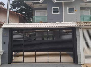 Casa · 145m² · 3 Quartos · 4 Vagas · Sobrado à venda em Guarulhos recém-reformado com 3 dormitórios, suíte e 4 vagas de garagem