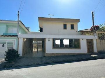 Casa · 263m² · 3 Quartos · 5 Vagas · Sobrado com 3 quartos, 1 suíte com hidromassagem, rico em planejado e com edídula em Parque Continen