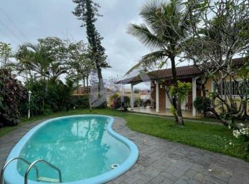 Casa de 5 quartos, Itanhaém · Casa com 5 quartos e piscina em Itanhaém.