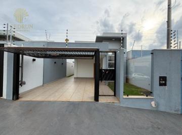 Casa · 125m² · 3 Quartos · 2 Vagas · Casa à venda em Maringá, com 3 quartos, 125 m², com piscina, pé-direito alto e projeto inteligente