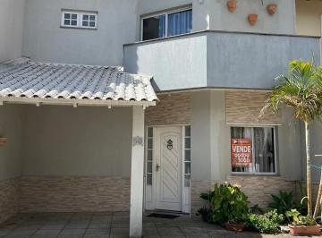 Casa · 140m² · 3 Quartos · 2 Vagas · Casa 3 Quartos, com piscina e 2 vagas no Passo das Pedras