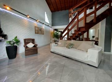 Casa · 260m² · 3 Quartos · 2 Vagas · Oportunidade no Campeche, em Florianópolis: casa pé na areia, a apenas 100 metro