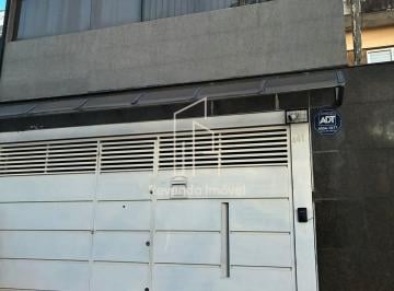 Casa · 210m² · 3 Quartos · 2 Vagas · Casa de 3 Quartos no Jardim Aeroporto, São Paulo-SP: Espaçosa, Arejada e com 2 Vagas na Garagem!