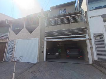 Casa · 211m² · 2 Quartos · 2 Vagas · Sobrado à Venda no Jardim Itália | 211m² Construídos, 2 quartos e Área Gourme...