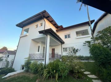 57fe8085-a3d6-44eb-b169-95adae6ab2a9 · Casa no condomínio Morada dos Passaros para venda e locação com 4 quartos, sendo 4 suítes, 342m²