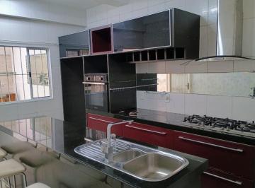aedefee9-b27d-4333-a81b-510e50568c7e · Excelente casa para venda em Vila Santa Catarina com 2 quartos, sendo 2 suítes, 135m²
